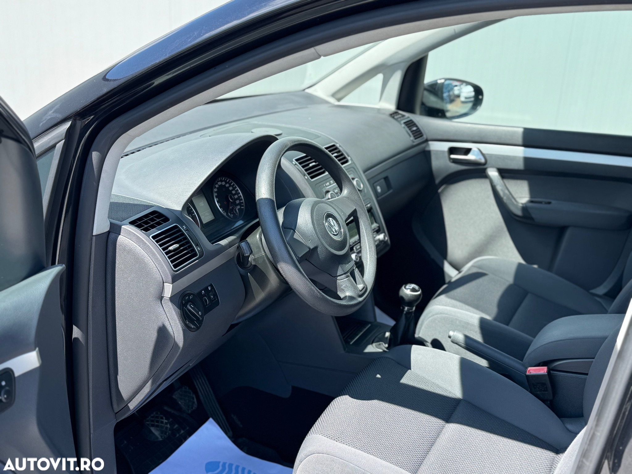 Volkswagen Touran 1.6 TDI Comfortline - 9