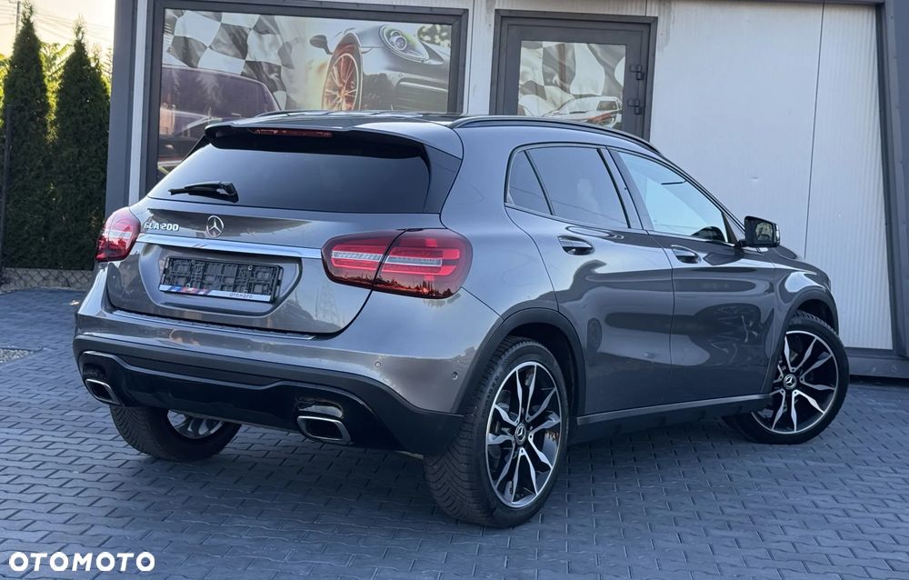 Mercedes-Benz GLA 200 7G-DCT - 9