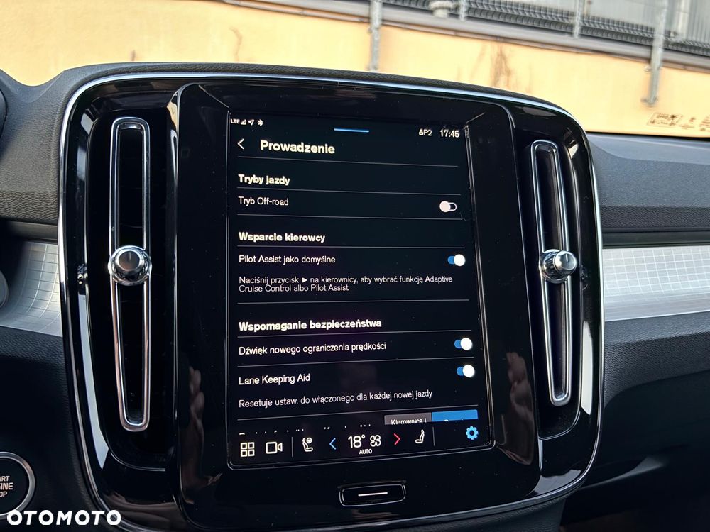 Volvo XC 40 B3 Plus Dark - 33