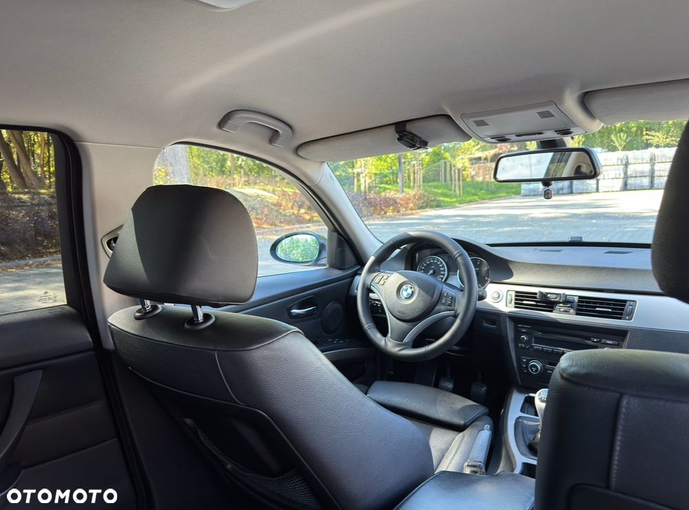 BMW Seria 3 318d - 13