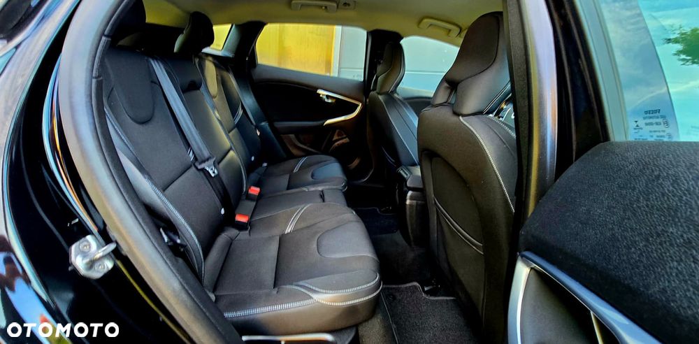 Volvo V40 D2 Momentum - 24