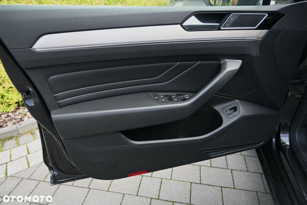 Volkswagen Passat 2.0 TDI SCR DSG Business - 32