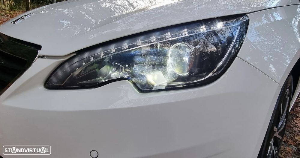 Peugeot 308 1.2 PureTech Allure Full LED - 23