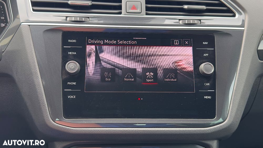 Volkswagen Tiguan 2.0 TDI SCR 4MOTION DSG Elegance - 18