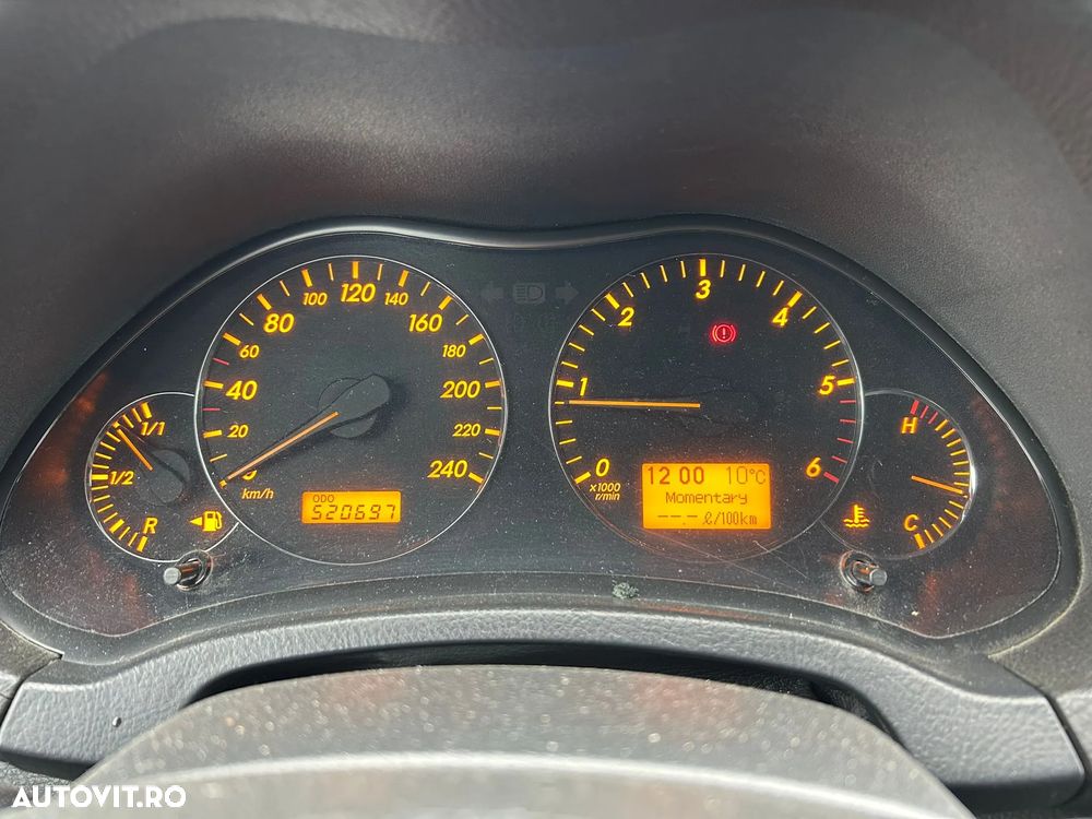 Toyota Avensis 2.2 D-4D Sedan Sol - 11