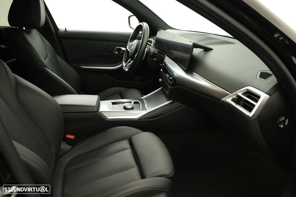BMW 330 e Edição Desportiva M Auto - 23