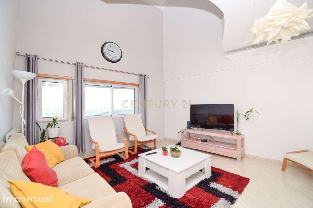 Duplex T4 para Arrendamento na Cavaleira | 2 Lugares de Estacionament - Grande imagem: 4/31