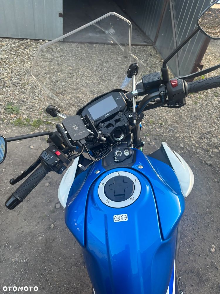 Suzuki GSX - 21