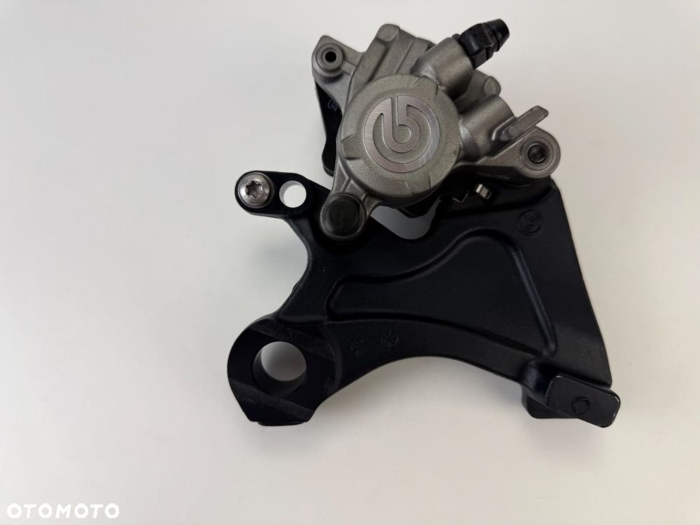 Tylny zacisk hamulcowy Triumph Street Triple 765 RS 2022- - 2