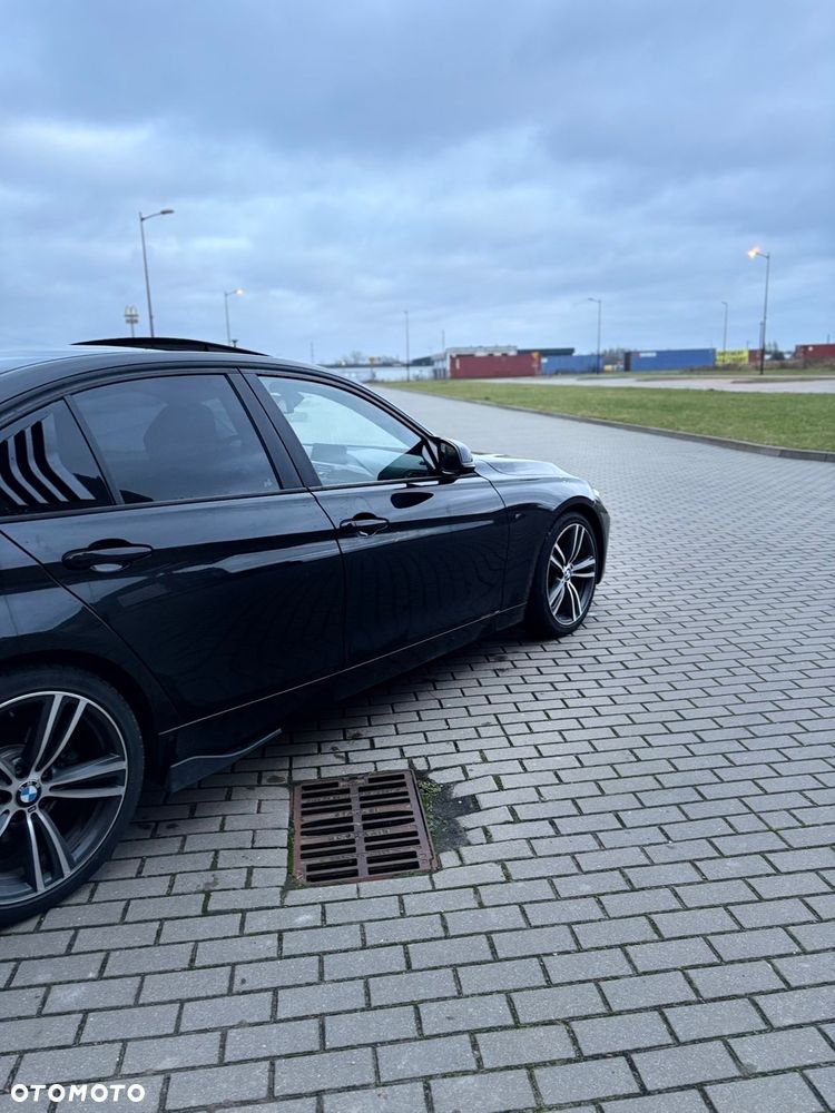 BMW Seria 3 328i xDrive Luxury Line - 9