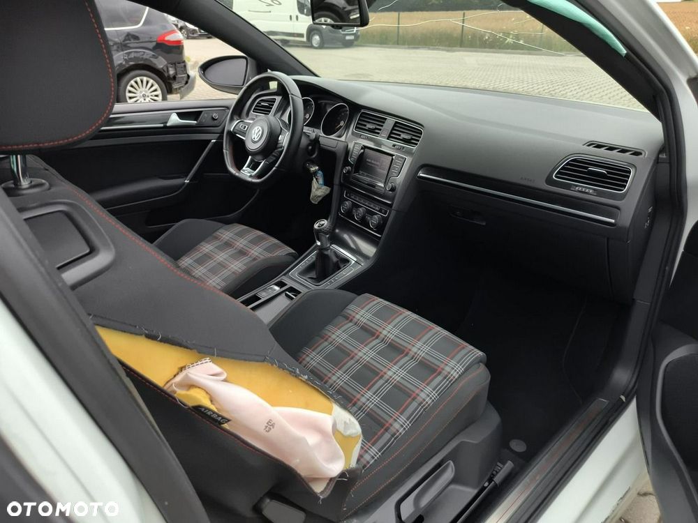Volkswagen Golf - 14