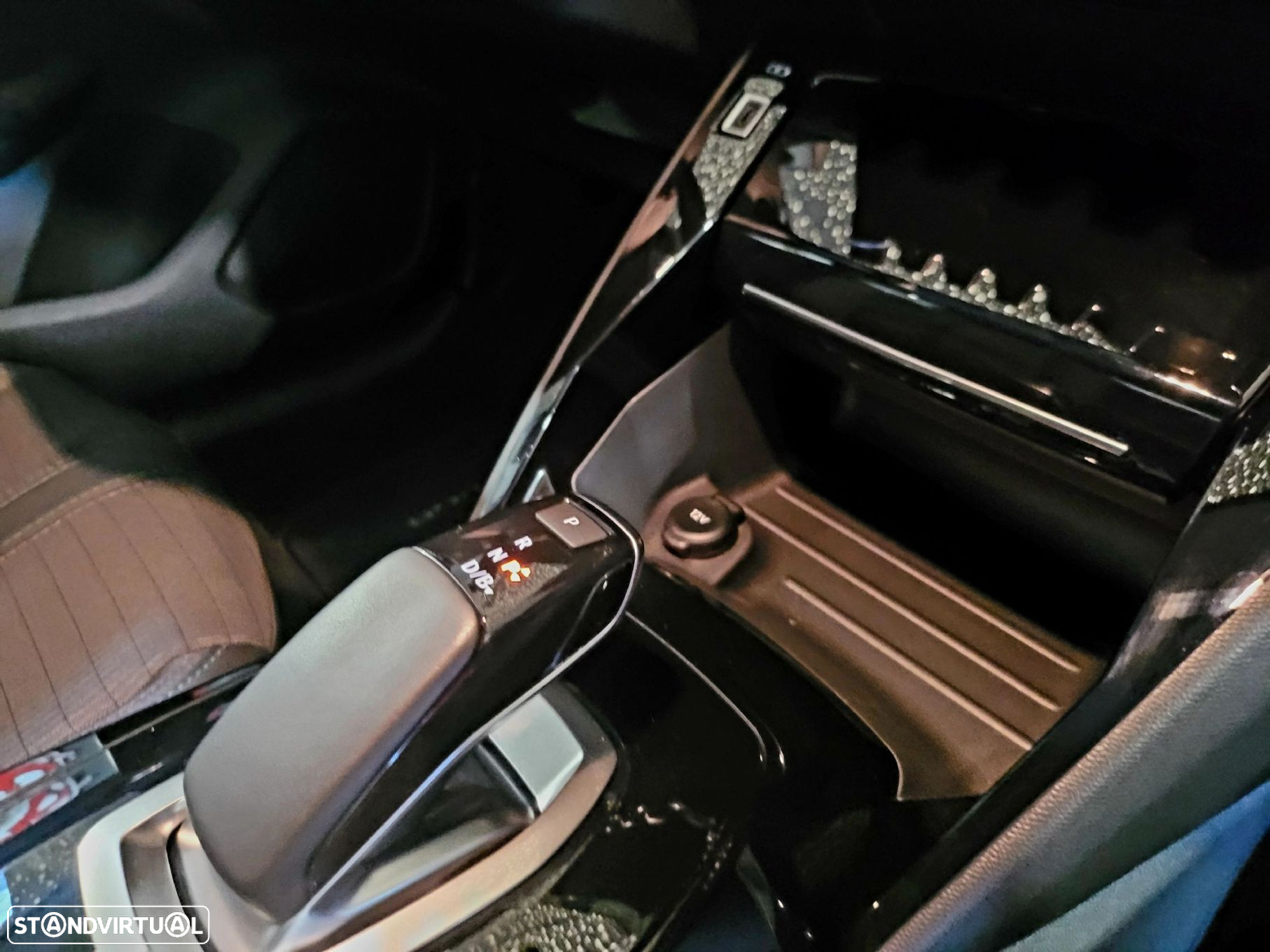 Peugeot e-208 Allure - 17