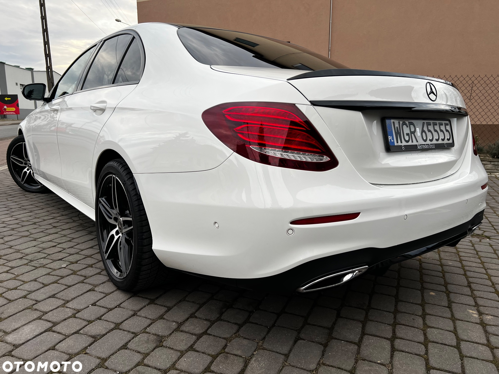 Mercedes-Benz Klasa E 220 d 4-Matic 9G-TRONIC - 15