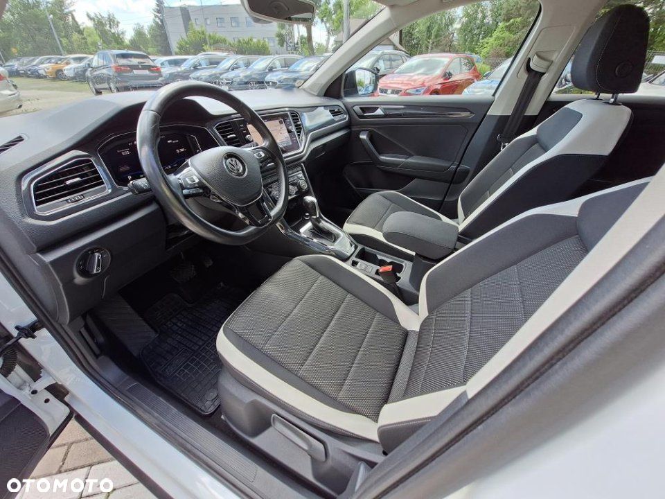 Volkswagen T-Roc - 12