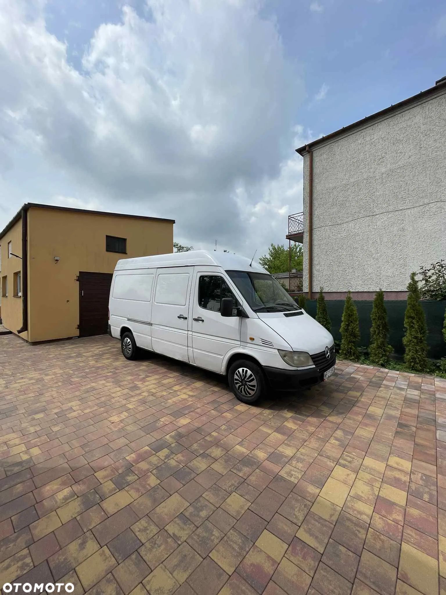 Mercedes-Benz Sprinter - 1