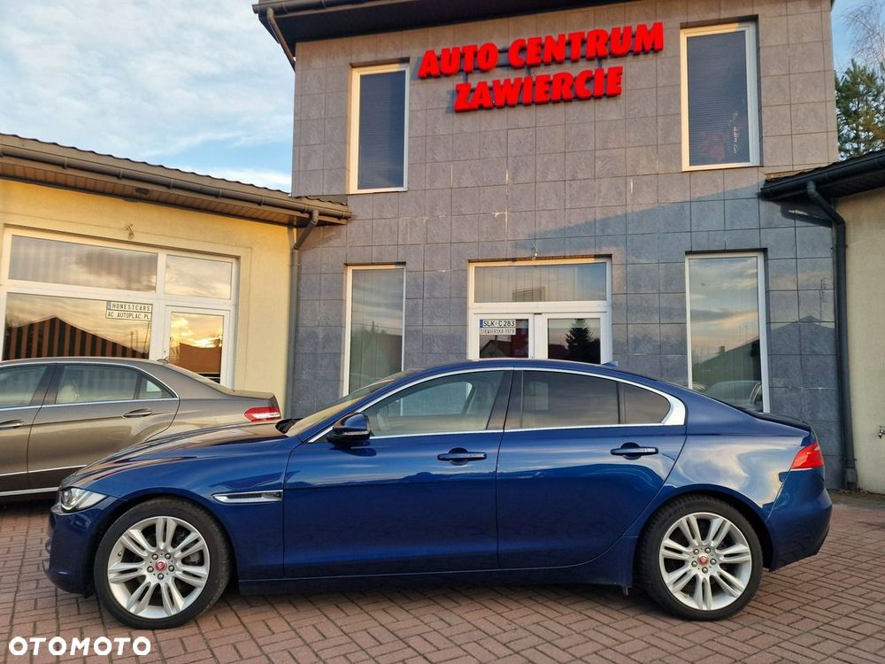 Jaguar Xe 2015 photo 4