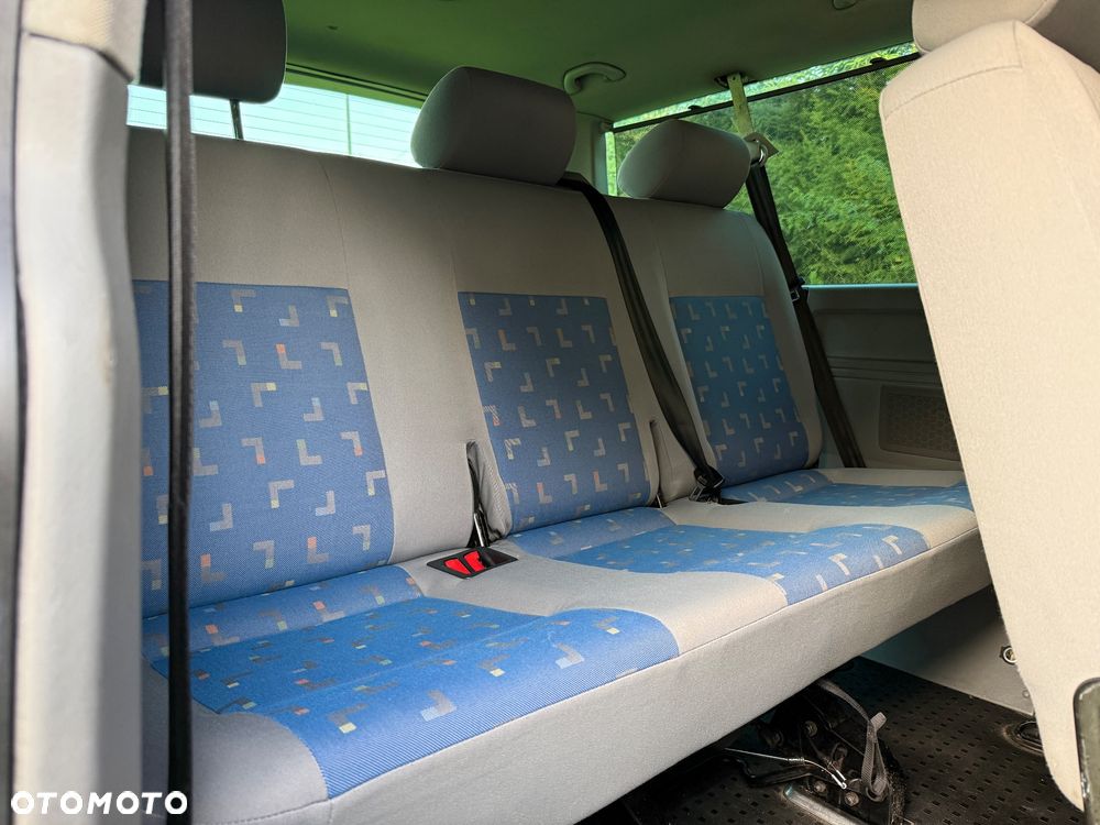 Volkswagen Caravelle - 11
