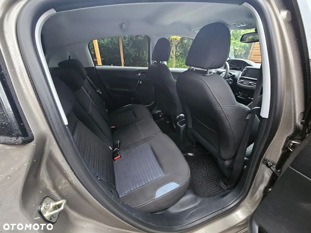 Peugeot 208 1.2 PureTech Allure - 27