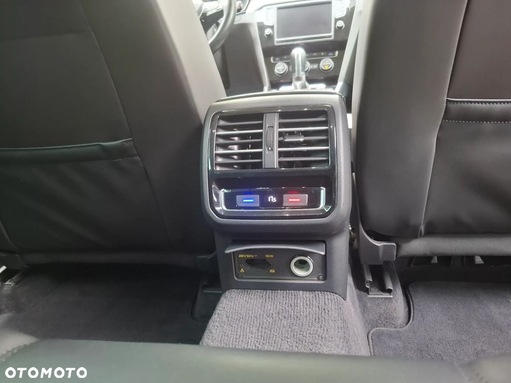 Volkswagen Passat 2.0 TDI SCR DSG Highline - 18