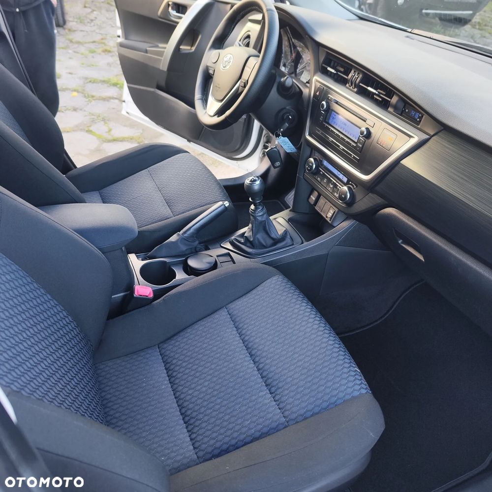 Toyota Auris - 25