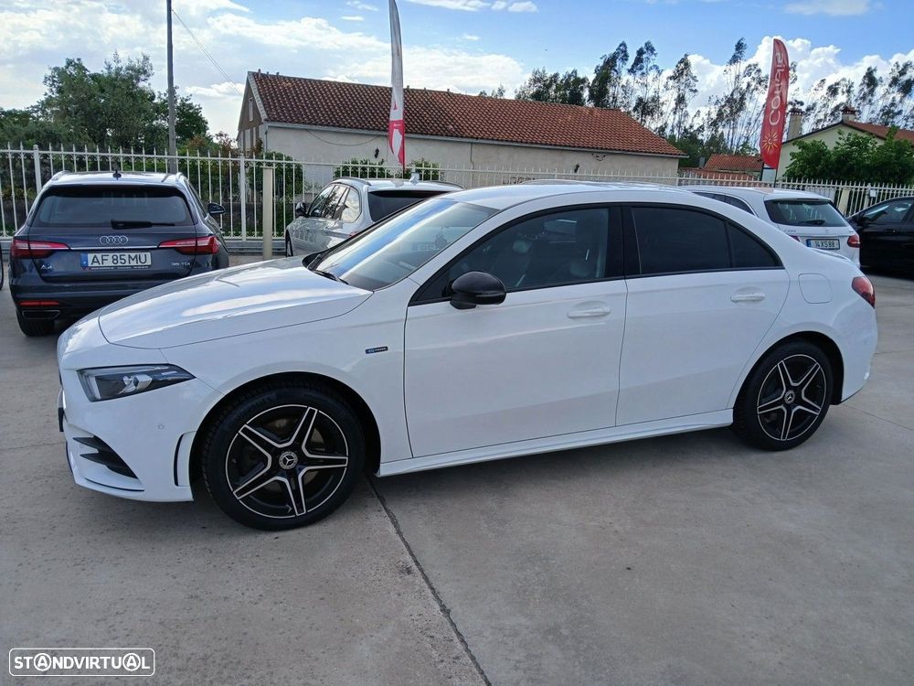 Mercedes-Benz A 250 e 8G-DCT AMG Line - 4