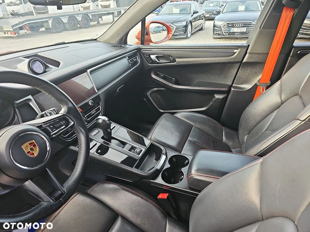 Porsche Macan T - 16