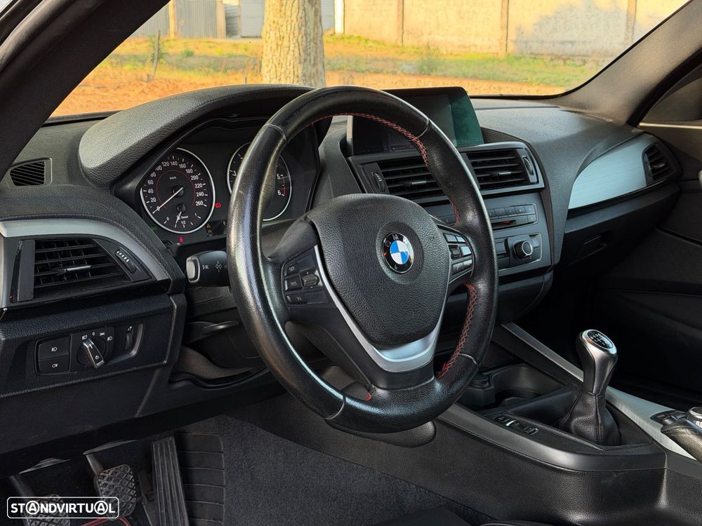 BMW 116 d EDynamics Line Sport — fotografia 13