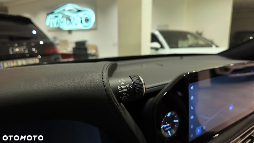 Lexus LS 500h Omotenashi AWD - 23