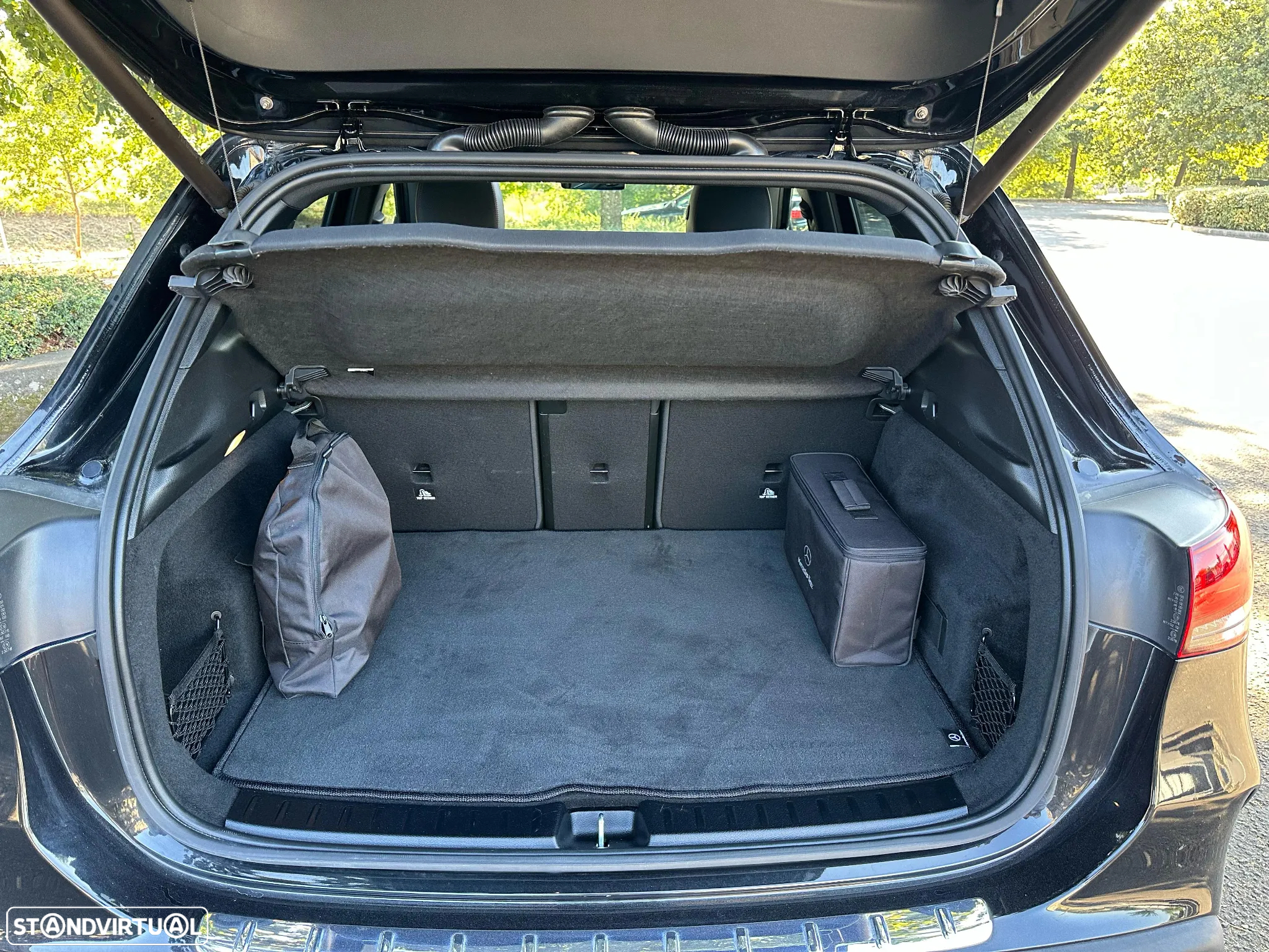 Mercedes-Benz EQA 350 4Matic AMG Line - 35