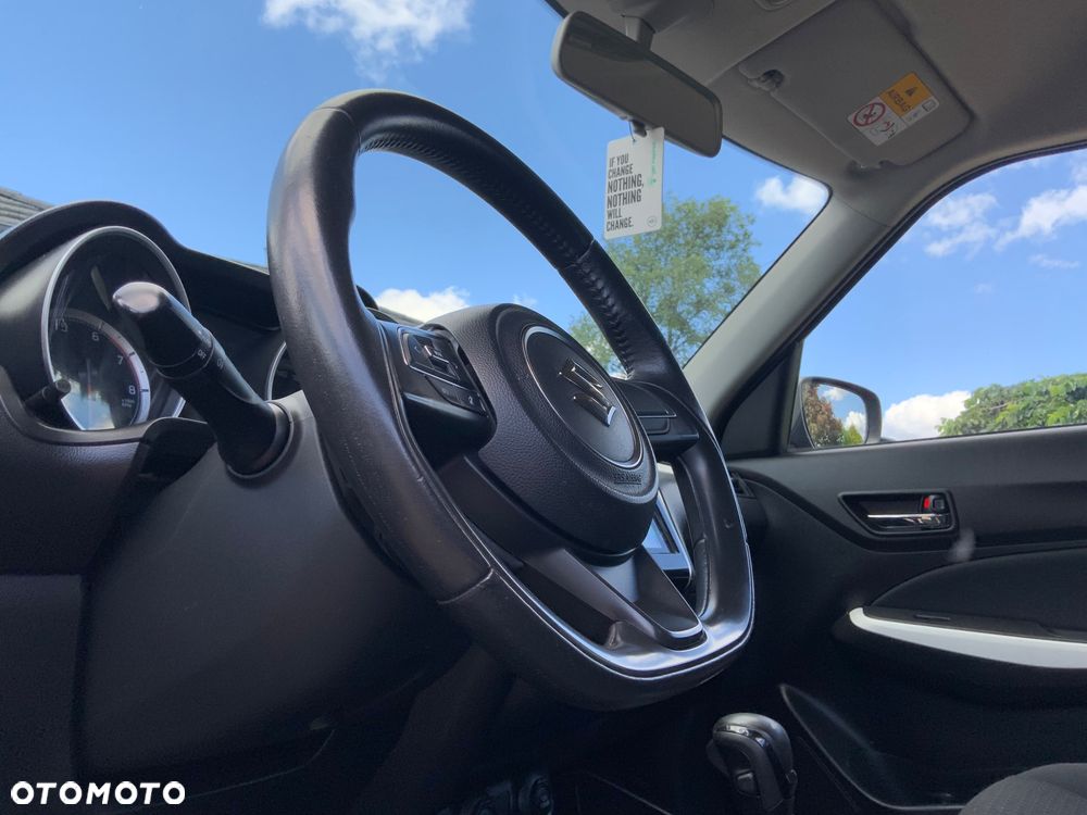 Suzuki Swift 1.2 Premium Plus CVT - 29