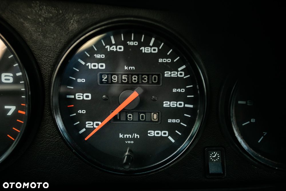 Porsche 911 Carrera 4 - 25