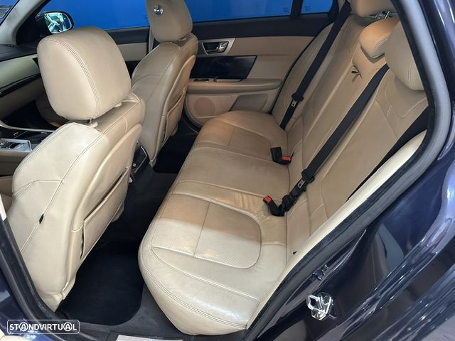 Jaguar XF Sportbrake 3.0 D V6 Premium Luxury - 11