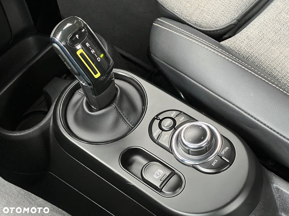 MINI Cooper SE Classic Trim - 29