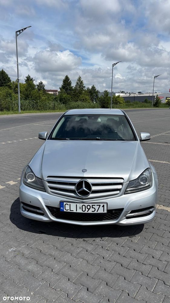 Mercedes-Benz Klasa C 180 CGI BlueEff Avantgarde - 2