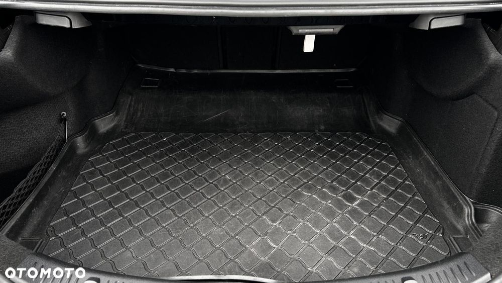 Mercedes-Benz Klasa E - 31