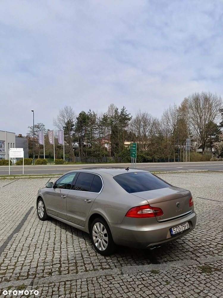 Skoda Superb 2.0 TDI 4x4 Elegance - 3