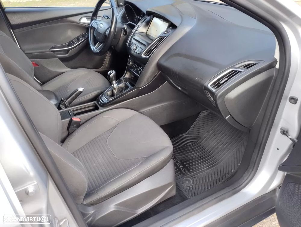 Ford Focus 1.0 EcoBoost Titanium - 16