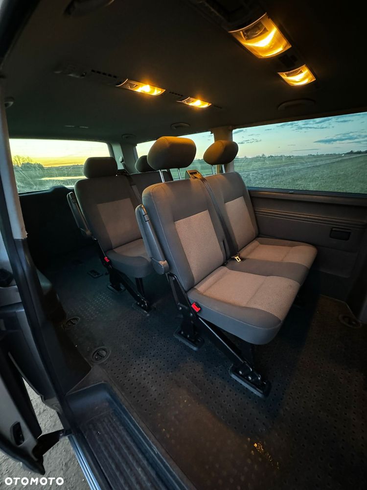 Volkswagen Caravelle - 7