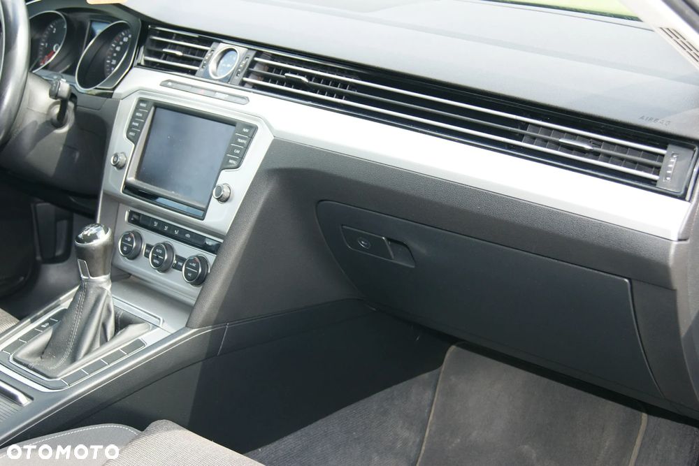 Volkswagen Passat 2.0 TDI BMT Comfortline - 10