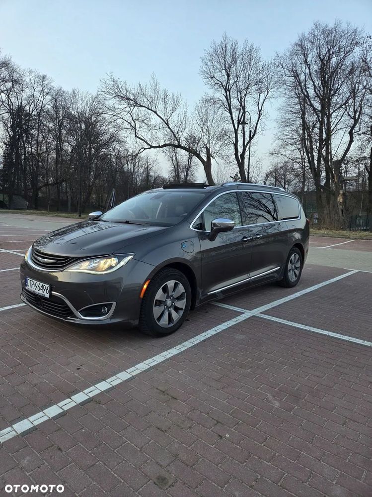 Chrysler Pacifica - 1