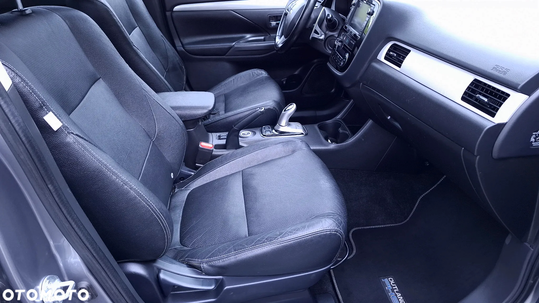Mitsubishi Outlander 2.0 4WD Plug-In Hybrid Top - 19