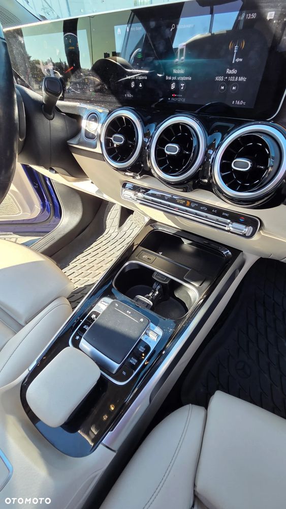 Mercedes-Benz GLB - 32