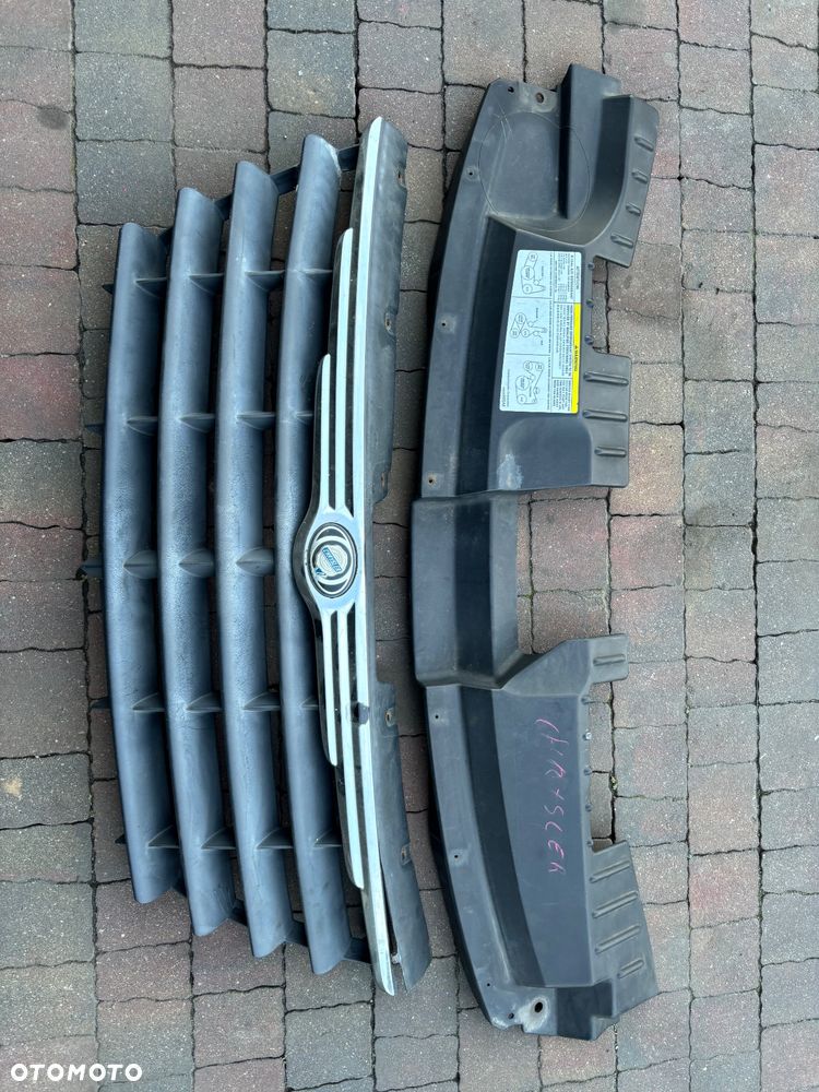 CHRYSLER VOYAGER OSLONA PASA GRILL ATRAPA 04857410 - 1