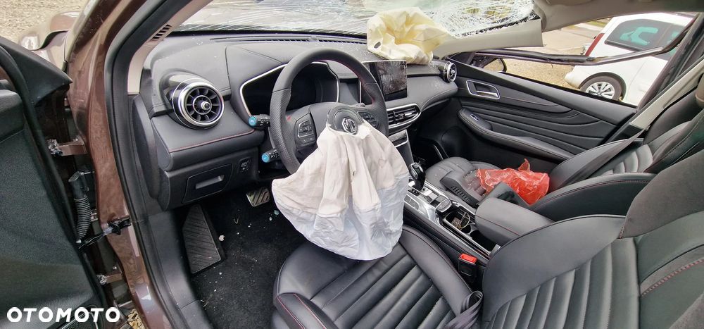 MG HS 1.5 T-GDI Excite DCT - 15