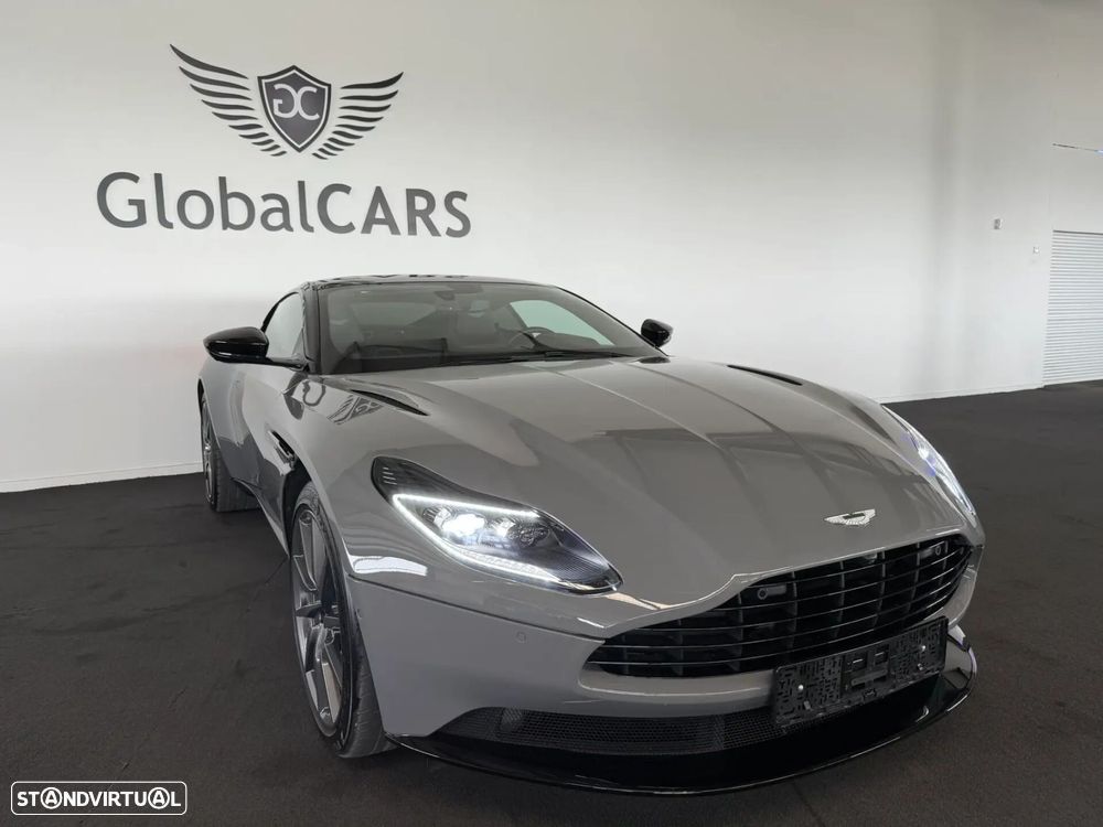 Aston Martin DB11 Coupé - 42