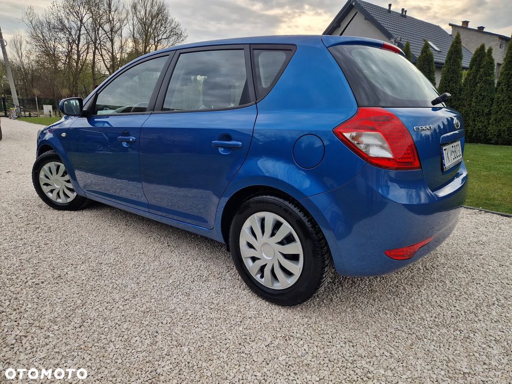 Kia Ceed 1.4 CVVT Dream-Team Edition - 4