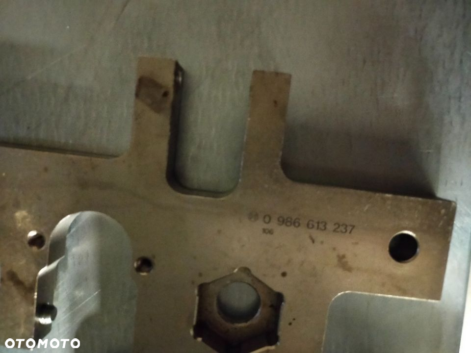 EPS 100 tester wtryskiwaczy Bosch . 0684200704 TCR 5001 - 8