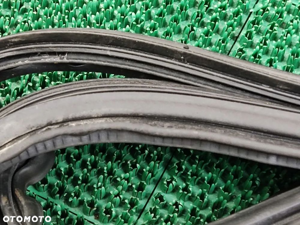 TOYOTA HIGHLANDER 20-24r Uszczelka Klapy Bagażnika z Karoserii - 4