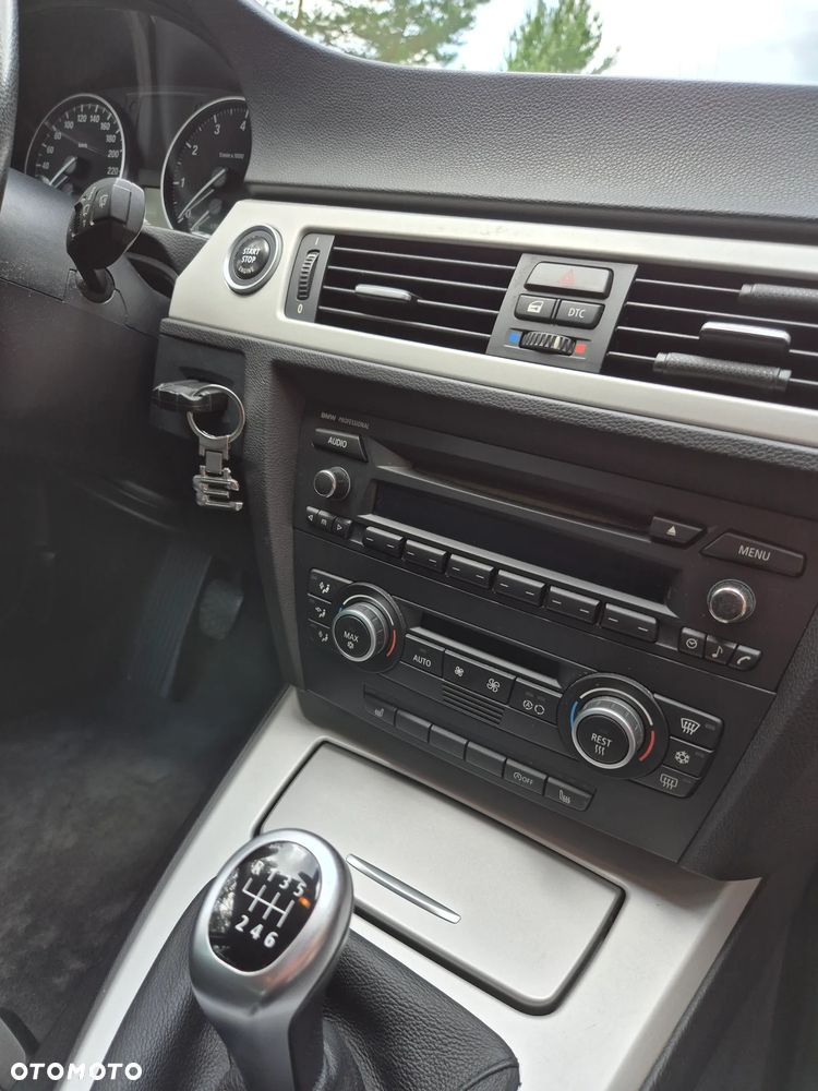 BMW Seria 3 320i - 16
