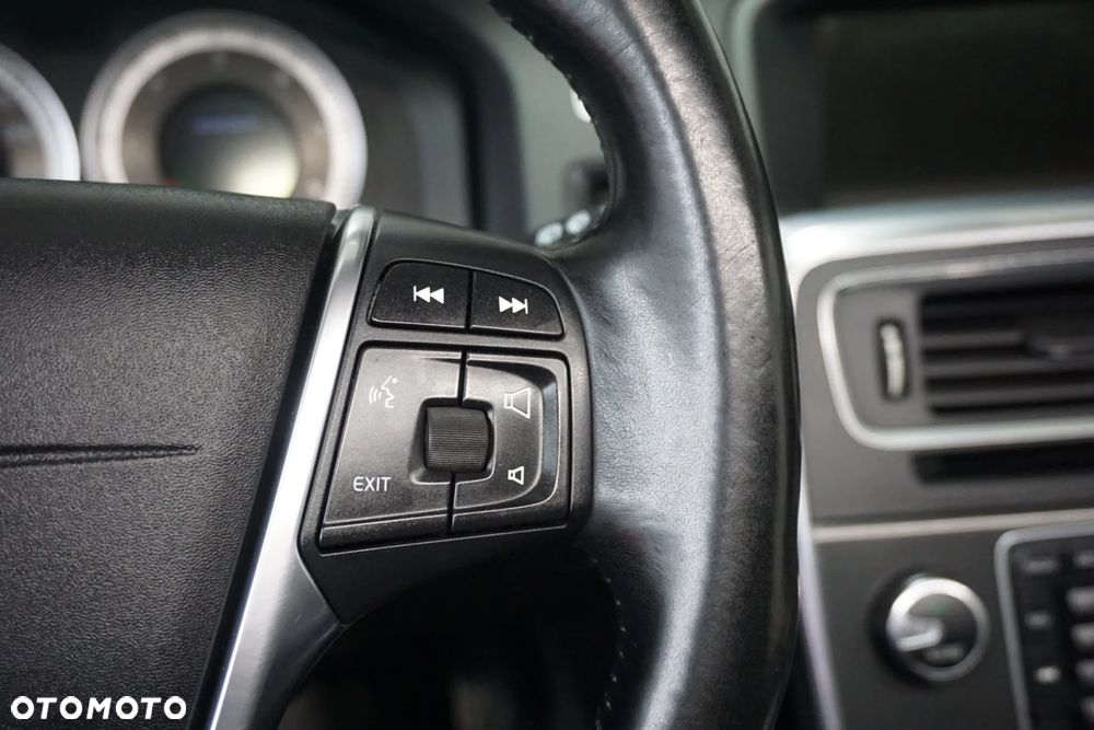 Volvo V60 D4 Geartronic Momentum - 30